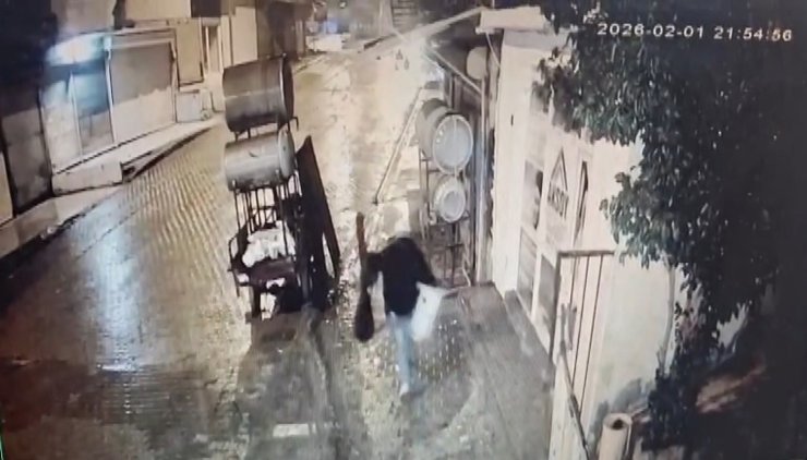 Şanlıurfa’da 100 bin lirayı çalan şüpheli kameraya yansıdı