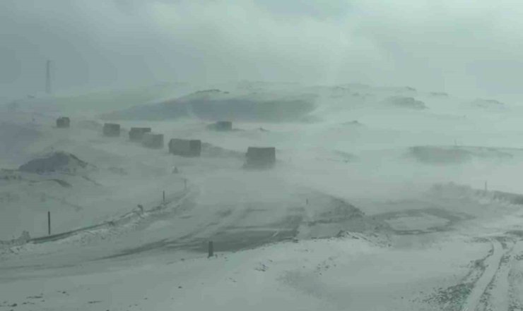 Kar ve tipi, Tendürek geçidini kapattı
