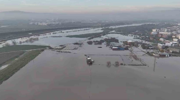 Bursa’da binlerce hektar ekili alan sular altında