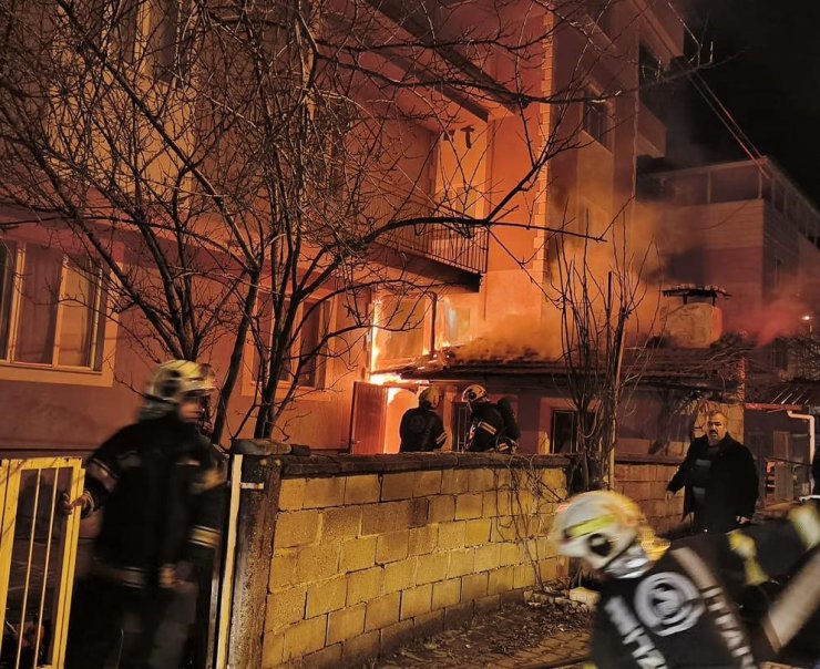 Denizli’de odunluk yangını korkuttu