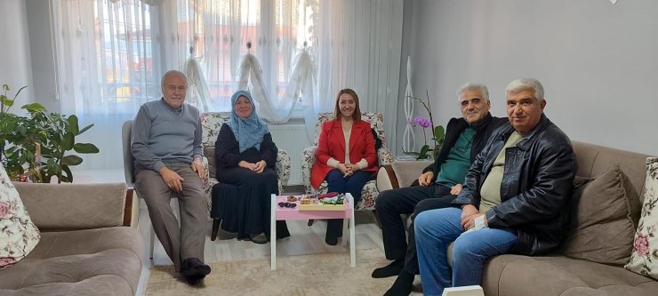 Başkan Tekin’den umrecileri ziyaret etti