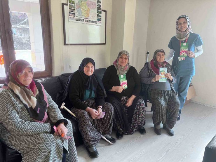 Hem Kur’an okumayı öğreniyorlar hem de sağlık bilgisi alıyorlar