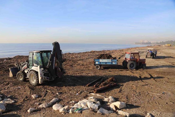 Akdeniz Belediyesinden sel sonrası yoğun çalışma