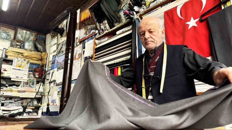 Mesleğinde yarım asrı geride bırakan terzi tarihi kentte zamana direniyor