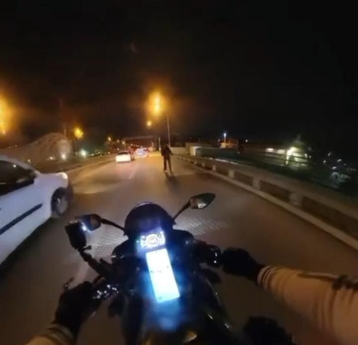 Yola atlayan yaya tehlikeli anlar yaşattı