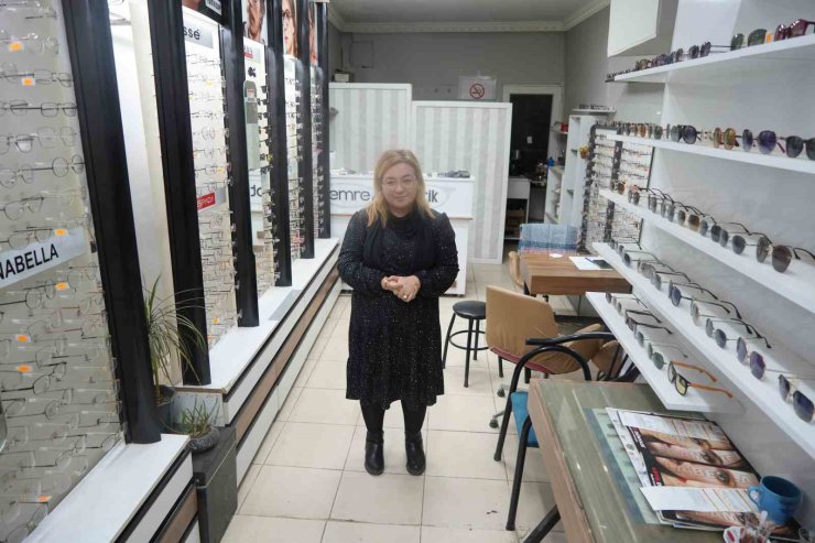 Depremde ölen eşinin mesleğini sürdürerek hayata tutundu