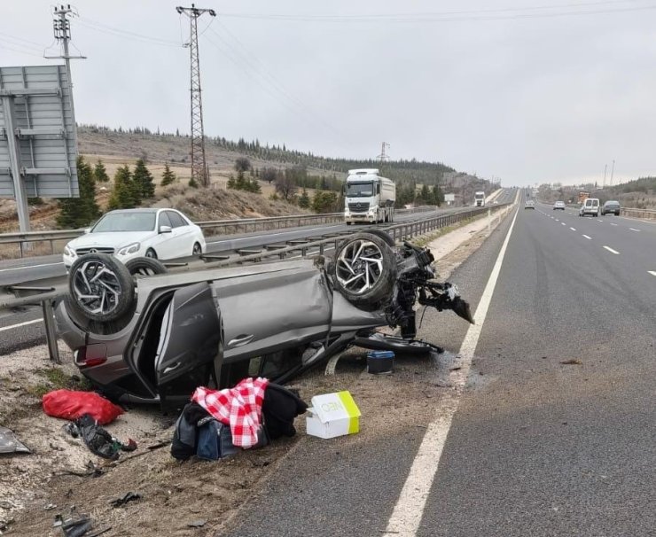 Kontrolden çıkan otomobil ters döndü: 2 yaralı