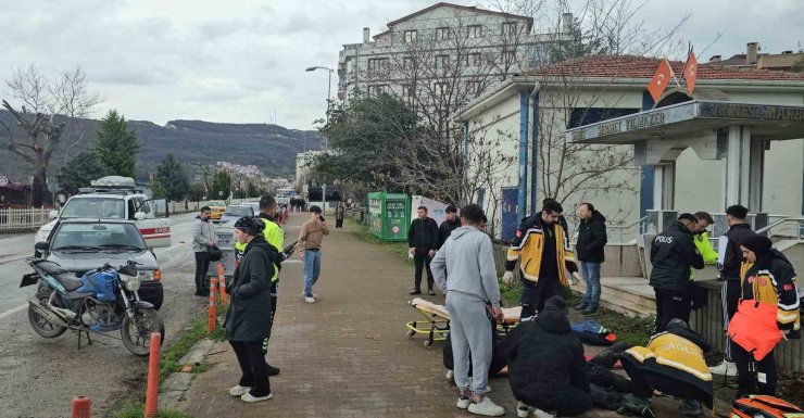 Kastamonu’da motosiklet ile otomobil çarpıştı: 2 yaralı
