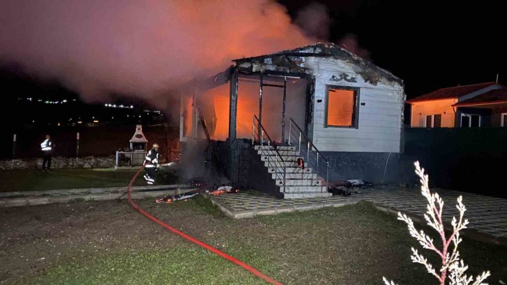 Çorum’da bağ evi alevlere teslim oldu