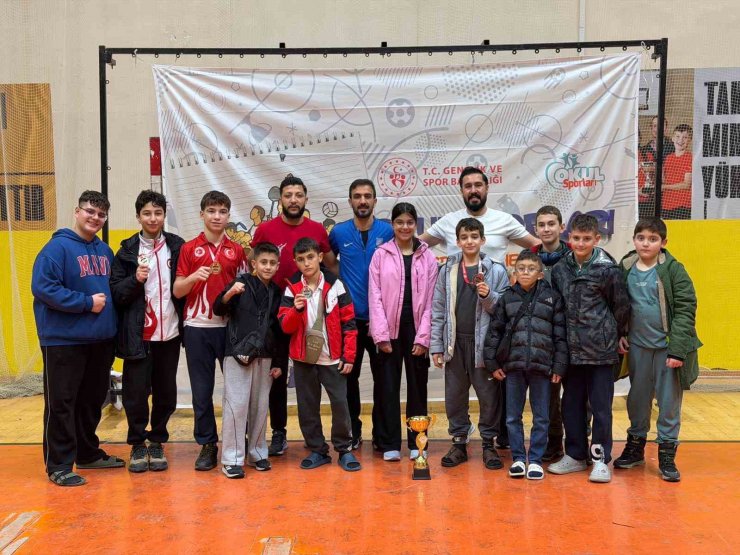 Erzurumlı Kick Boksçular madalyalarla dönüyor