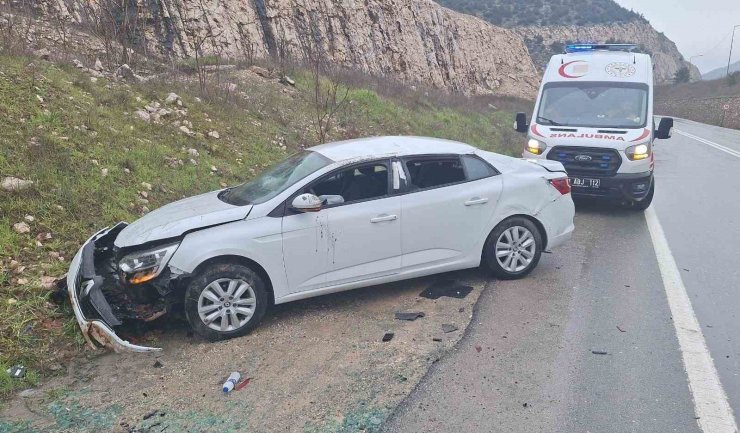 Bilecik’te kaygan yol kazaya neden oldu: 2 yaralı