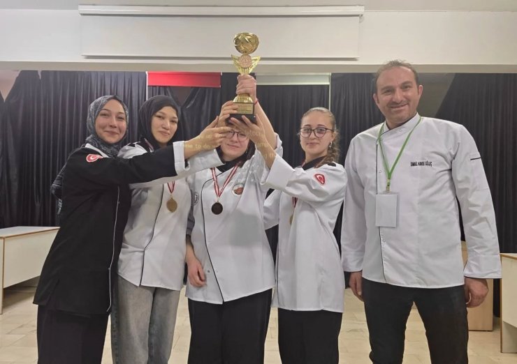 Gedizli kızlardan bölge birinciliği