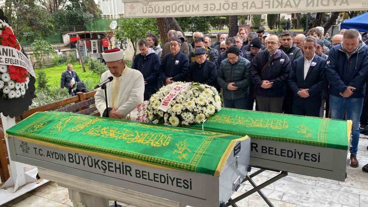 Bıçaklanarak öldürülen yaşlı çift son yolculuklarına uğurlandı