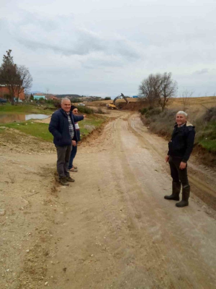 Türlübey’in yol sorununu büyükşehir çözdü