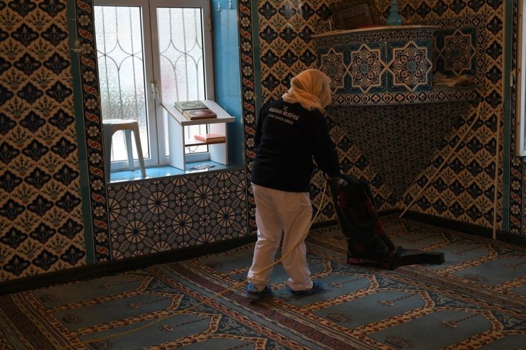 Kuşadası Belediyesi camileri Ramazan ayına hazırlıyor