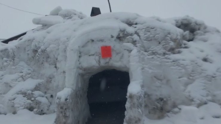 Köyde kardan çay ocağı kurdular, birlik ve beraberlik mesajı verdiler