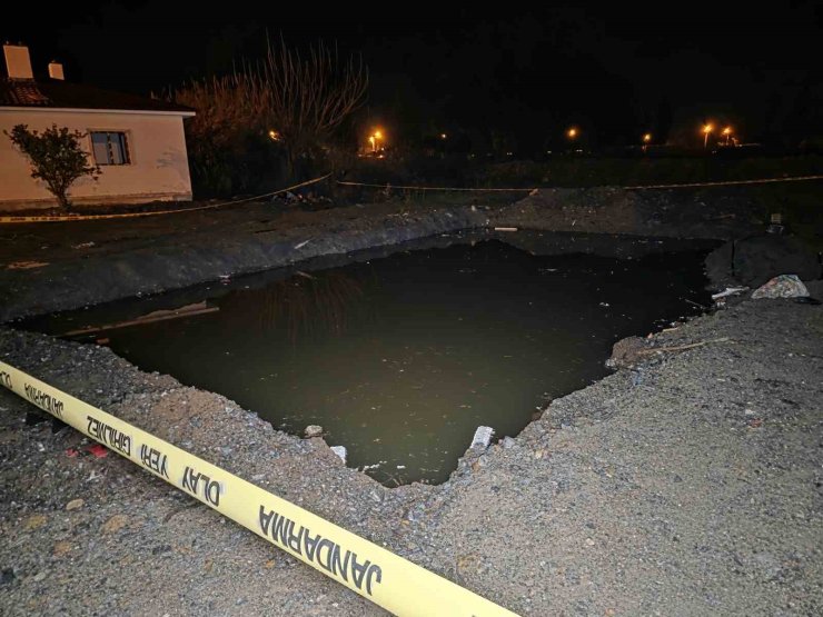 Hatay’da su dolu temelin içindeki toplarını almak isterken düşen 2 kardeş çocuk öldü
