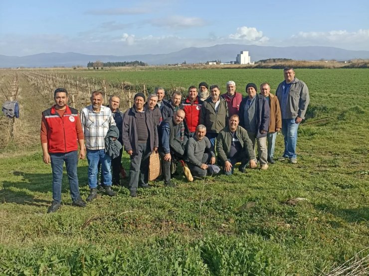 Salihli’de üreticilere budama ve gübreleme eğitimi