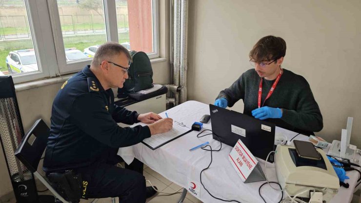 Nazilli’de Emniyet Teşkilatı’ndan Kızılay’a kan desteği