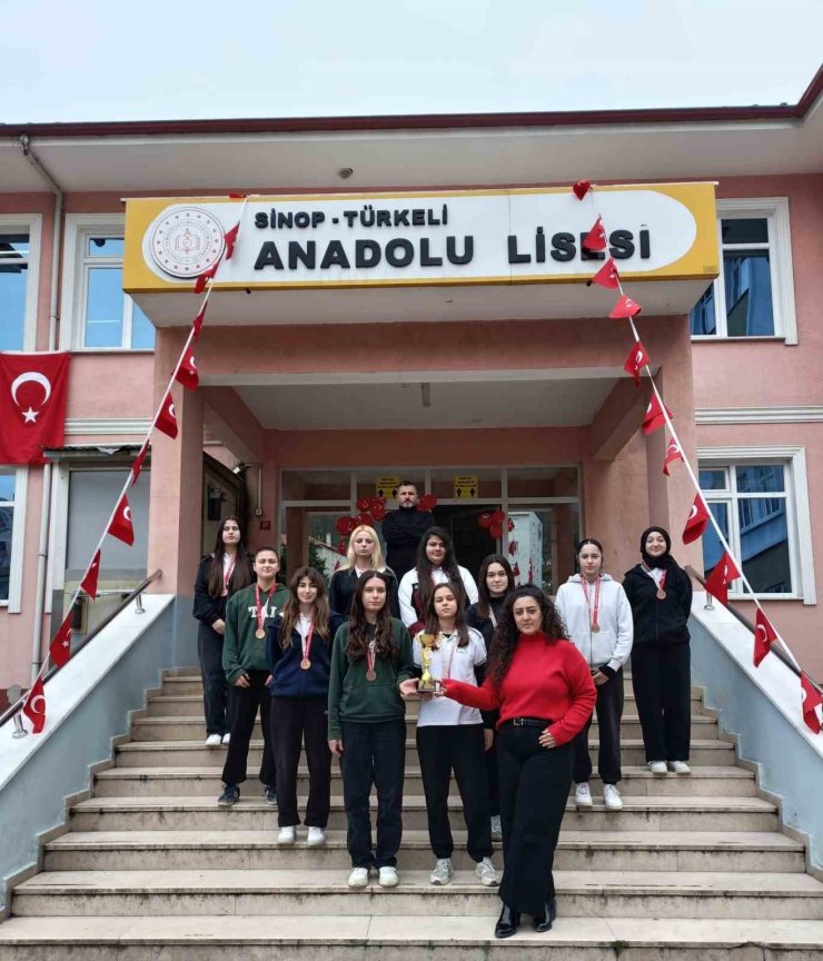 Türkeli Anadolu Lisesi’nden il üçüncülüğü başarısı