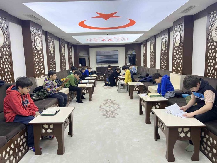 Bahçeşehir Gençlik Merkezinde Kur’an kursu kayıtları devam ediyor