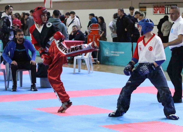 Kick Boks Türkiye Birinciliğinin açılış seremonisi yapıldı