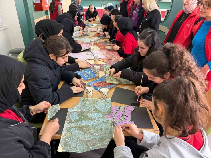 Meslek Lisesi’nde ebru kolajı atölyesi düzenlendi