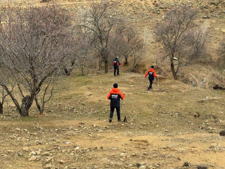 Kayıp yaşlı adam 51 kişilik ekiple aranıyor