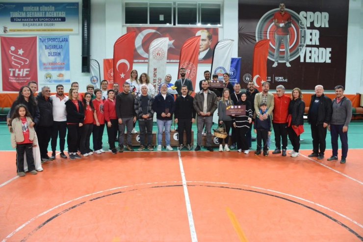 Köyceğiz’de ödüllü Floor Curling Turnuvası sona erdi