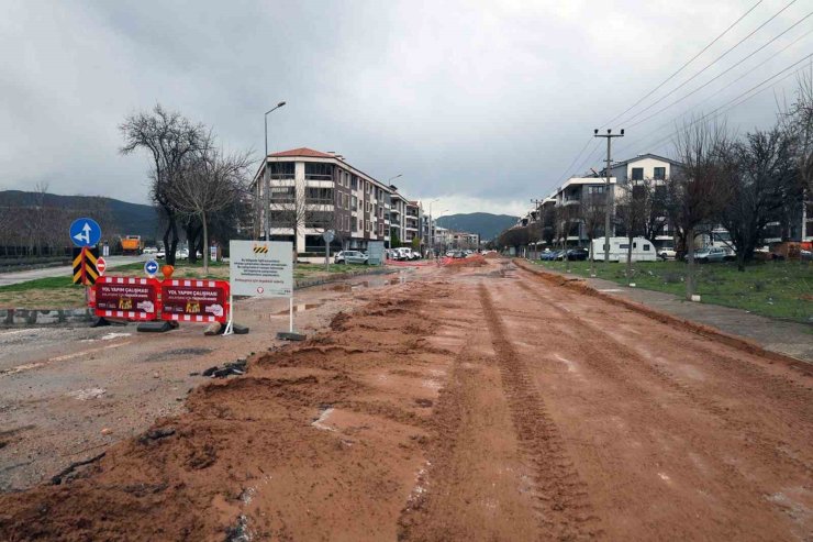 Menteşe’de yol yapım çalışmaları devam ediyor