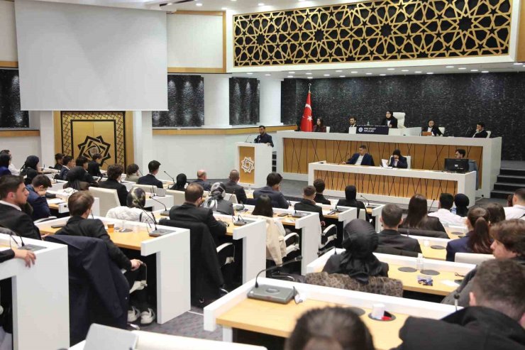 Başkan Kavuş, geleceğin siyasetçileri ve bürokratlarıyla buluştu