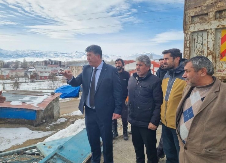 Pasinler Belediyesi’nden metruk bina yıkımı