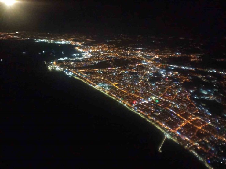 Samsun’dan objektife yansıyanlar: Gökyüzü büyüledi, şehir ışıkları geceyi aydınlattı