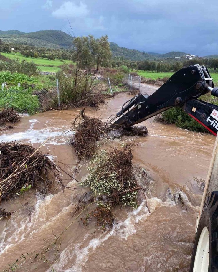 MUSKİ ekipleri taşkın riski bölgeleri anında müdahale ediyor