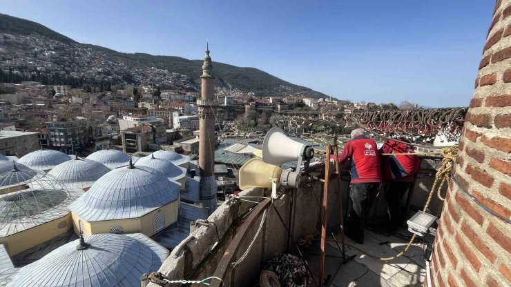 Bursa Ulu Cami’ye Ramazan mahyası: ’Kul hakkından sakın’