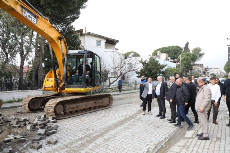 Edremit Belediyesi’nden İkizçay Mahallesi’nde yoğun yol mesaisi