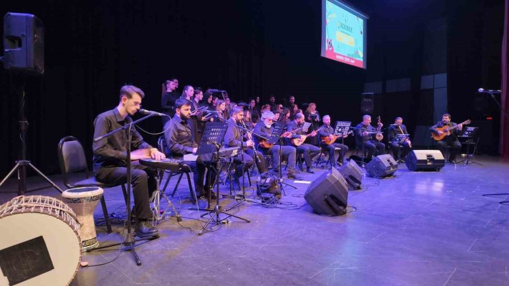Çayırova’da Türk Halk Müziği Korosu konser verdi