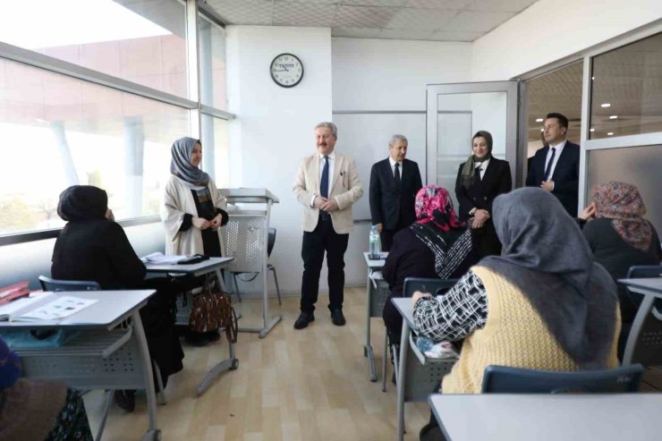 Başkan Palancıoğlu, sosyal tesislerde kursiyerlerle buluştu