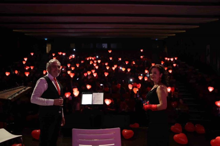 Merkezefendi’de Sevgililer Günü’ne özel "Aşka Dair" konseri büyük beğeni topladı