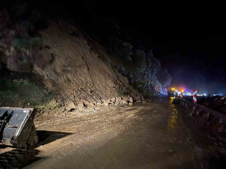 Nazilli Belediyesi’nden heyelan bölgesinde yoğun mesai