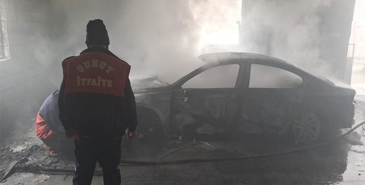 Otomobil yangını paniğe neden oldu