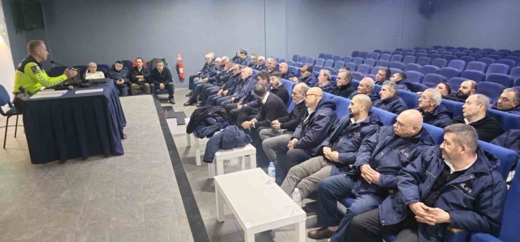 Bilecik’te tur servis sürücülerine trafik semineri