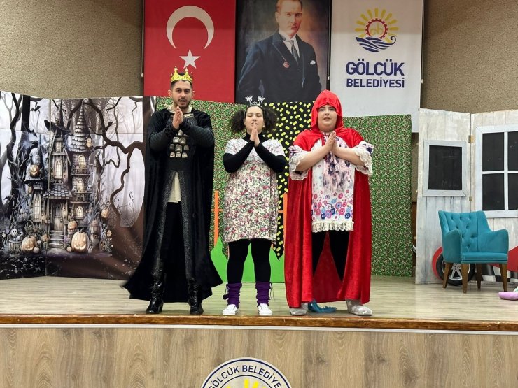 Gölcük’te çocuklar tiyatroyla buluştu