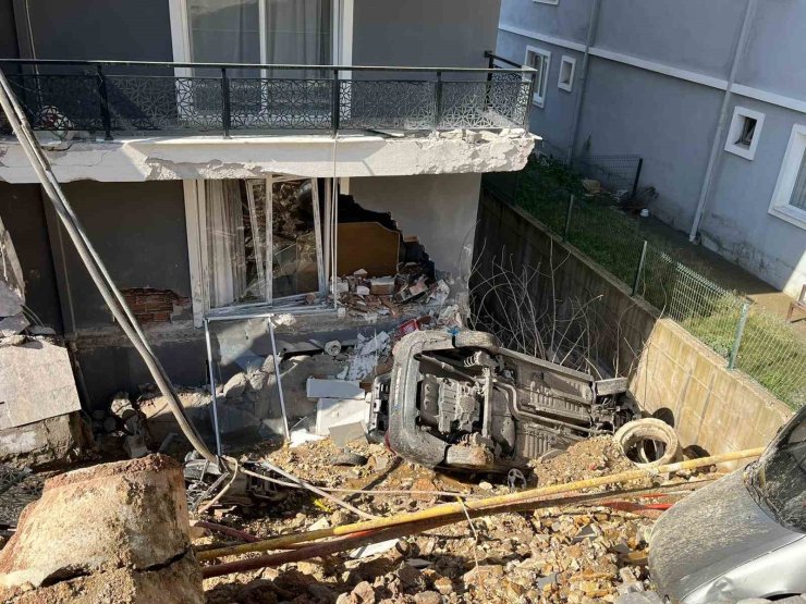 Menemen’de istinat duvarı çöken binanın müteahhidi gözaltına alındı