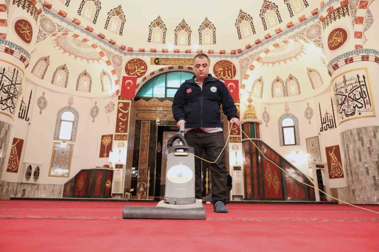 Osmangazi’de camiler Ramazan’a özenle hazırlandı