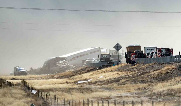 ABD’de kum fırtınası zincirleme kazaya yol açtı: 4 ölü, 29 yaralı