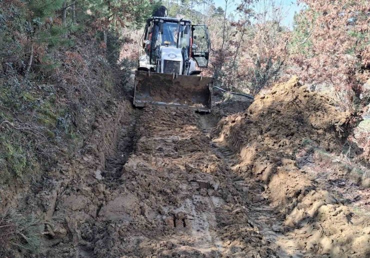 Kuyucak Belediyesi’nden yağışla kapanan yollara hızlı müdahale