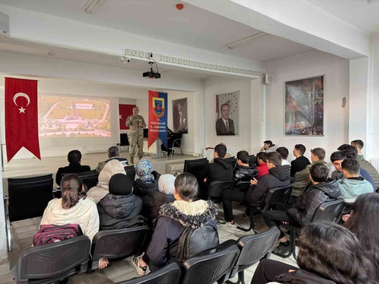 Muş’ta öğrencilere Jandarma Teşkilatı’nın tanıtımı yapıldı