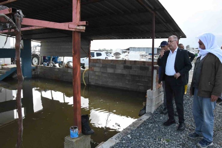 Başkan Yapar, aşırı yağışla birlikte sular altında kalan Aşağıoba Mahallesi’nde incelemelerde bulundu