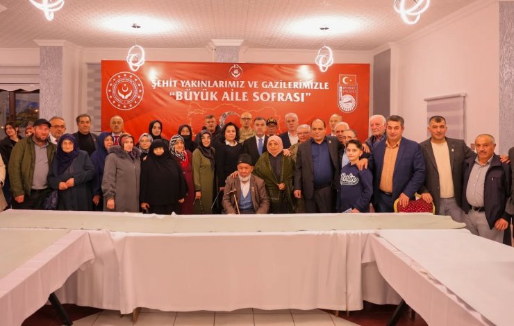 Bayburt’ta "Büyük Aile Sofraları" iftarı şehit aileleri ve gazilerle paylaşıldı